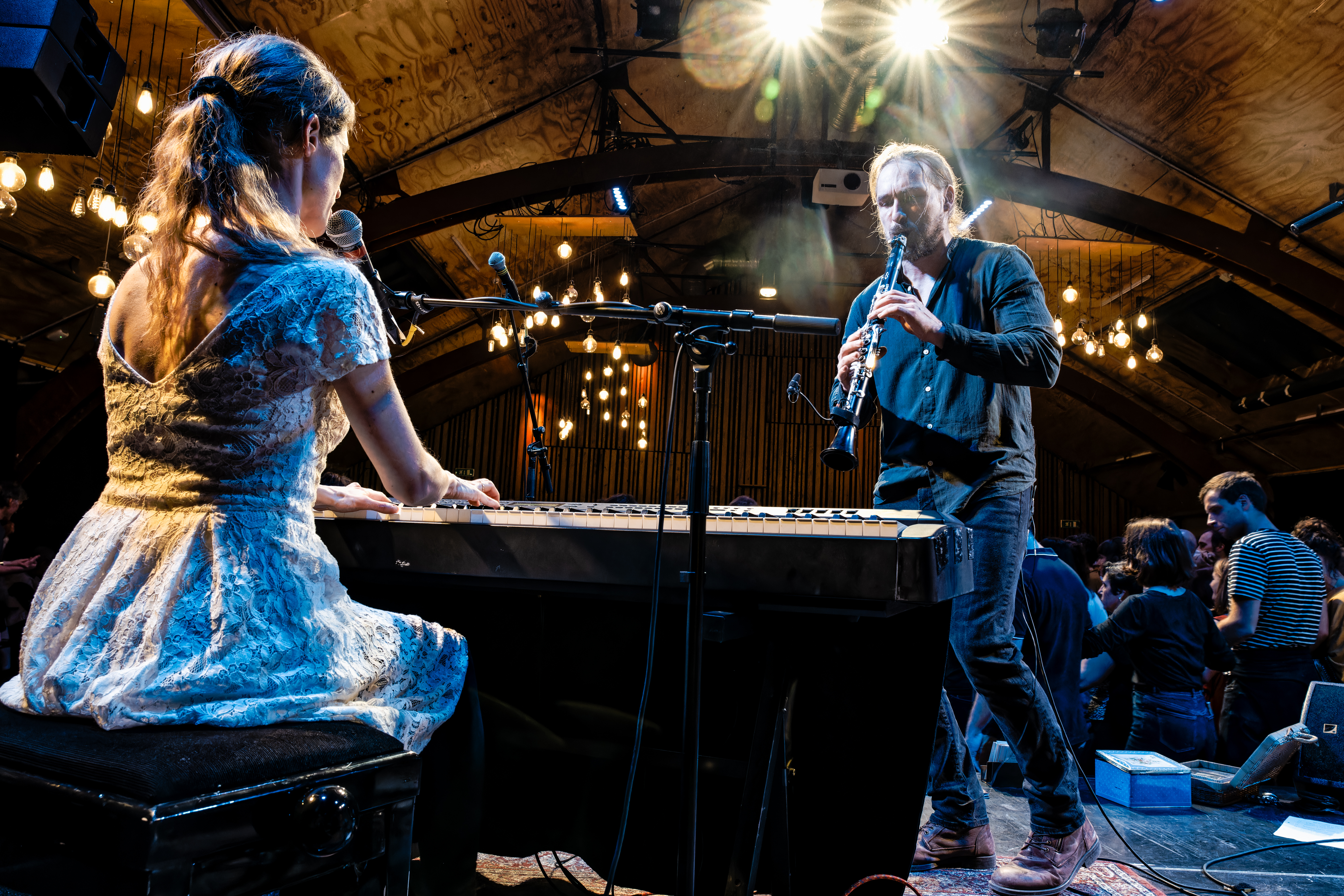 Pauline et Emile jouent ensemble sur scène