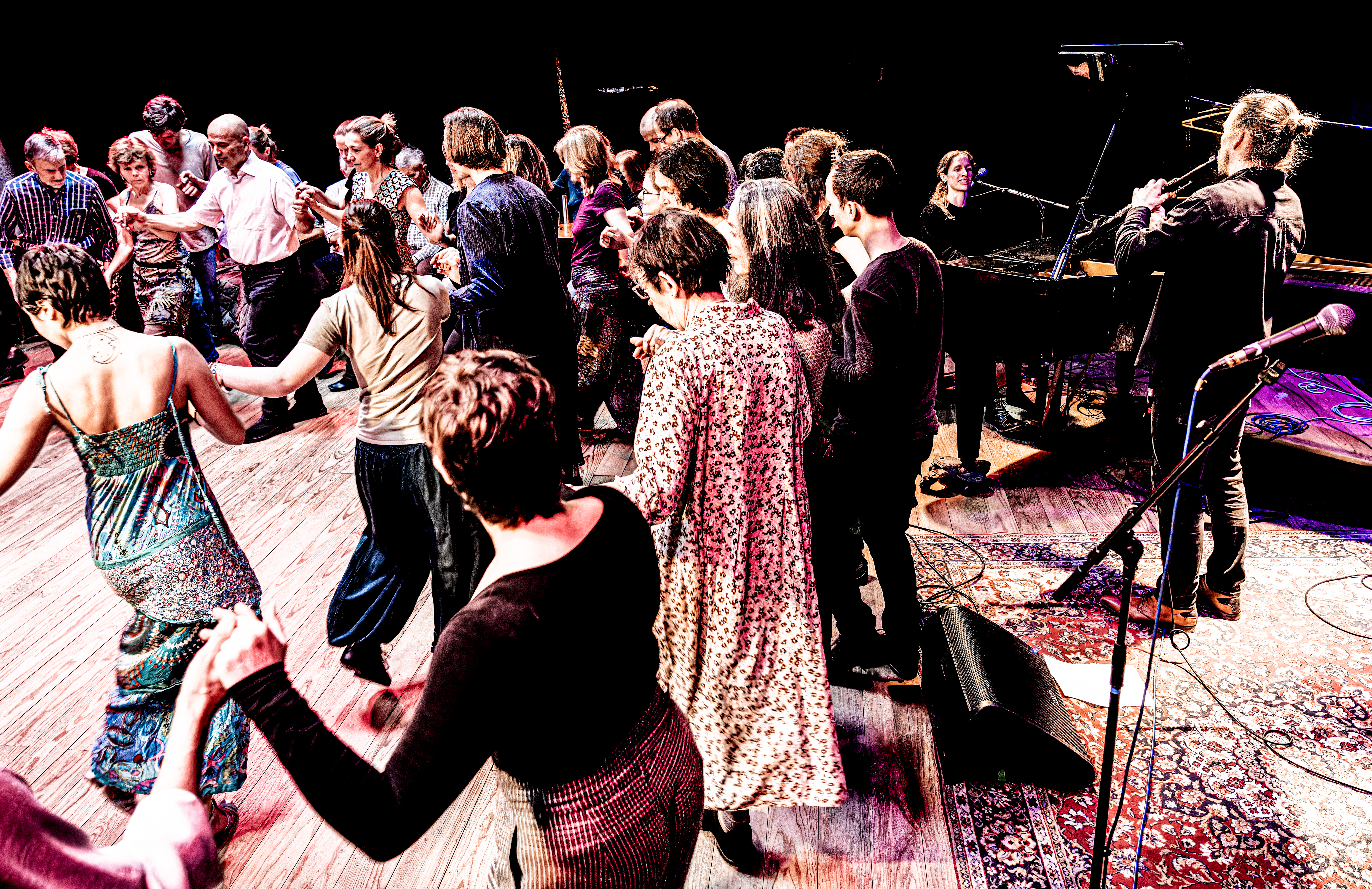 Accords Perdus en bal folk avec les danseurs