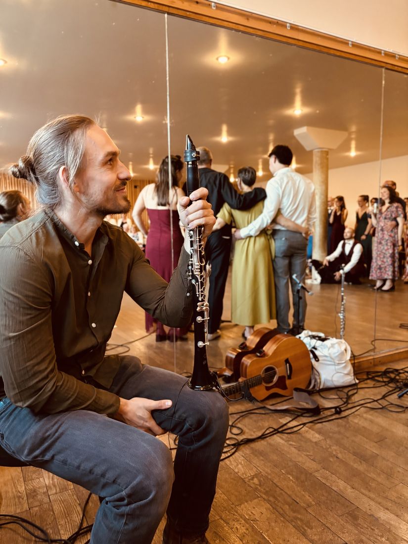 Emile avec sa clarinette lors d’un événement